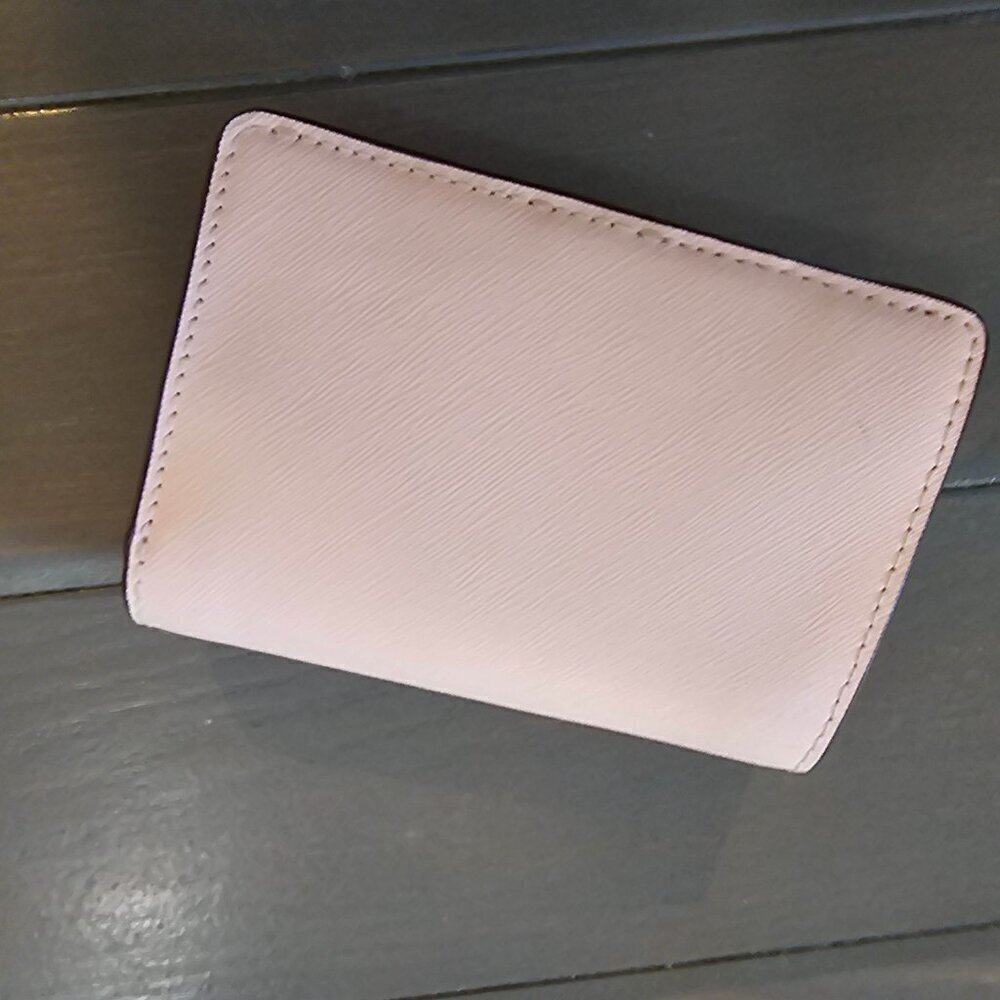 Michael Kors Soft Pink Grained Leather Bifold Snap Wallet With Logo NWT - Picture 14 of 14